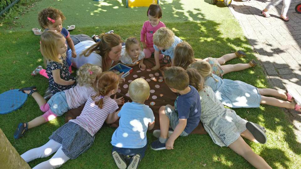 Kindjes in onze tuine