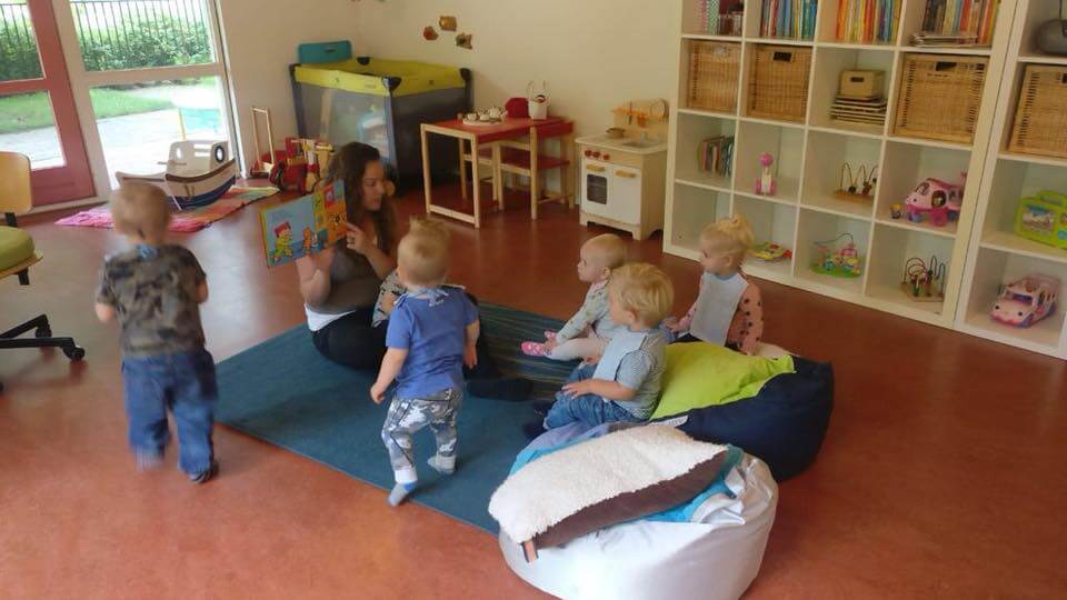 Voorlezen bij de babies/dreumesen